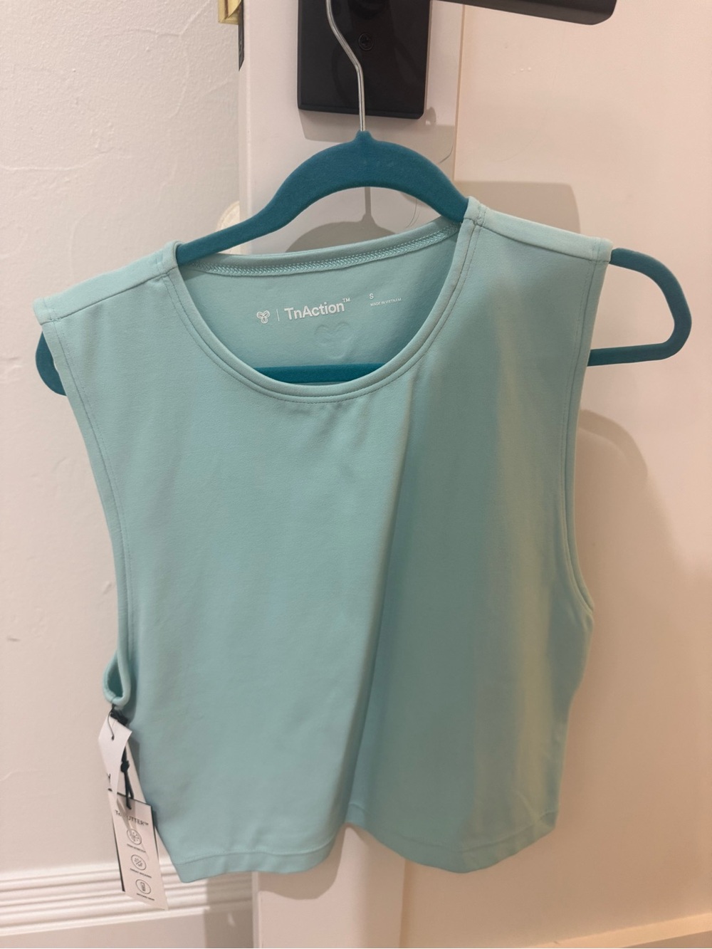 Aritzia TnAction Crop Tank in Seafoam